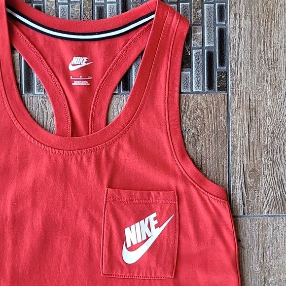 NIKE Signal Lifestyle Tank Red Women's Size Small #726076 - Picture 1 of 9